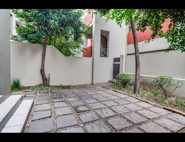 1 BEDROOM APARTMENT FOR SALE IN LONEHILL